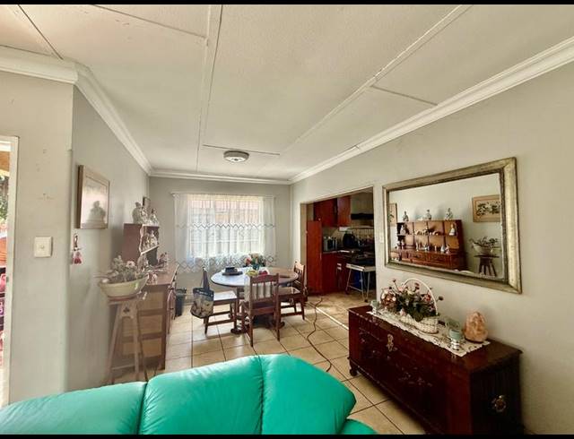 3 BEDROOM HOUSE FOR SALE IN VANDERBIJLPARK CW 5